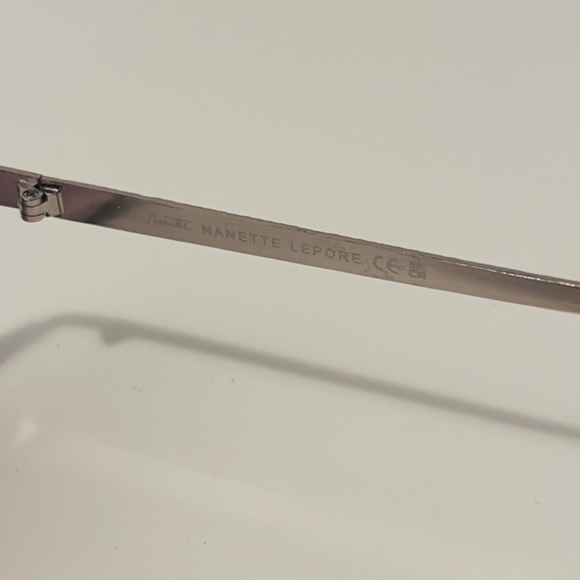 Nanette Lepore  GYNN0720-R NN285 Square Black Sunglasses Silver White Frame - Picture 8 of 8